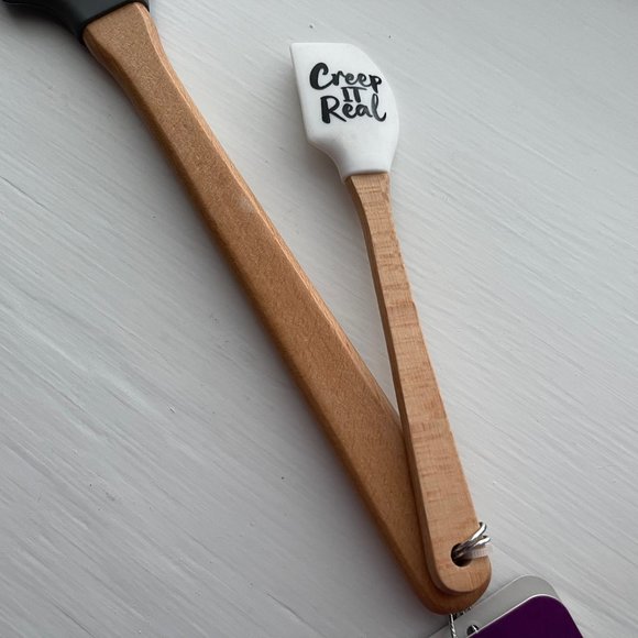New Creep It Real and Skull Set of 2 Silicone Spatulas the Bake Shop - Picture 5 of 10